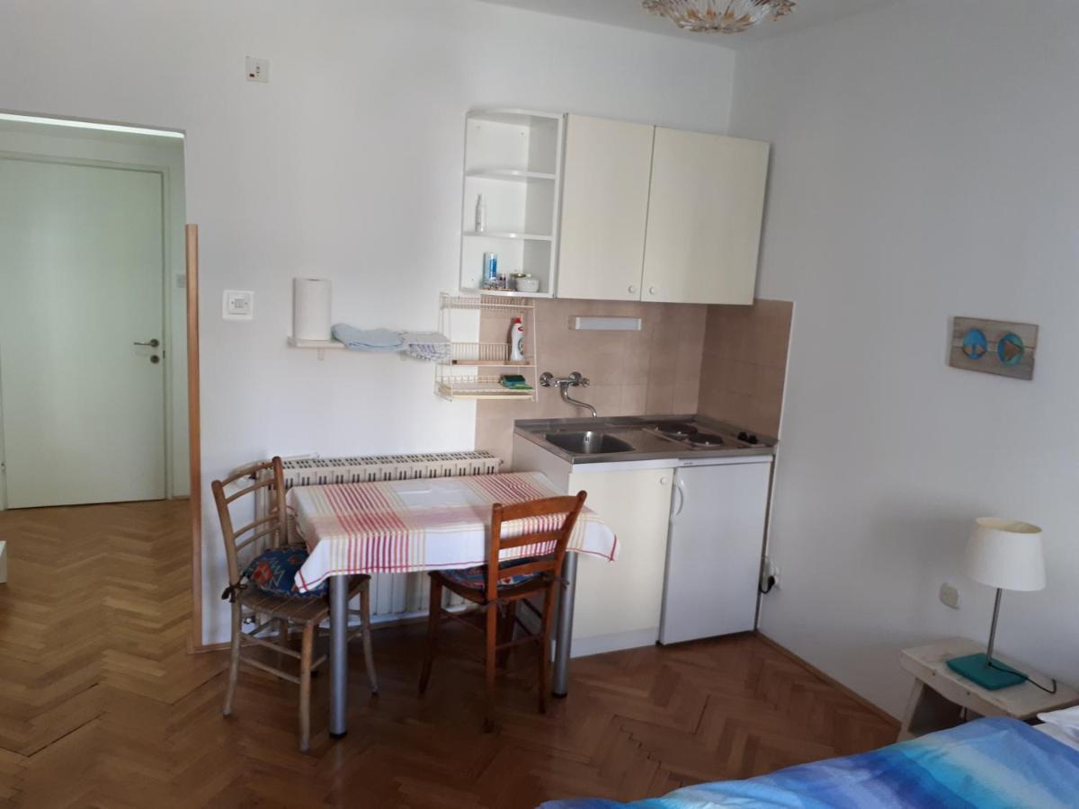 Apartments Lucija Стари Град Екстериор снимка