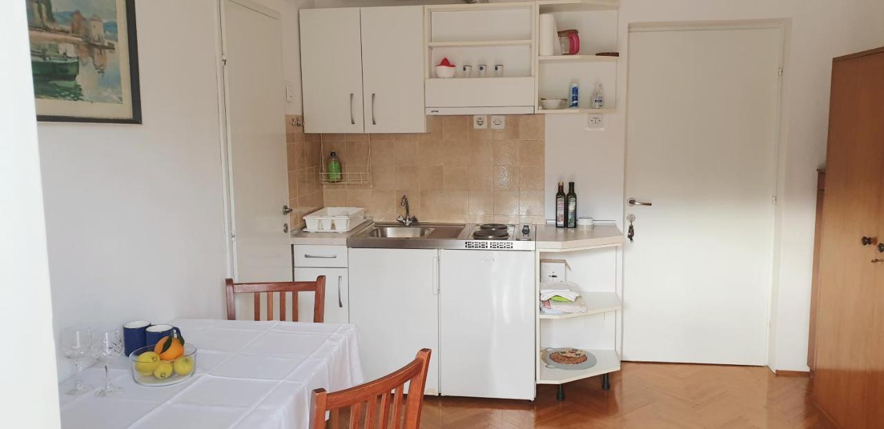 Apartments Lucija Стари Град Екстериор снимка