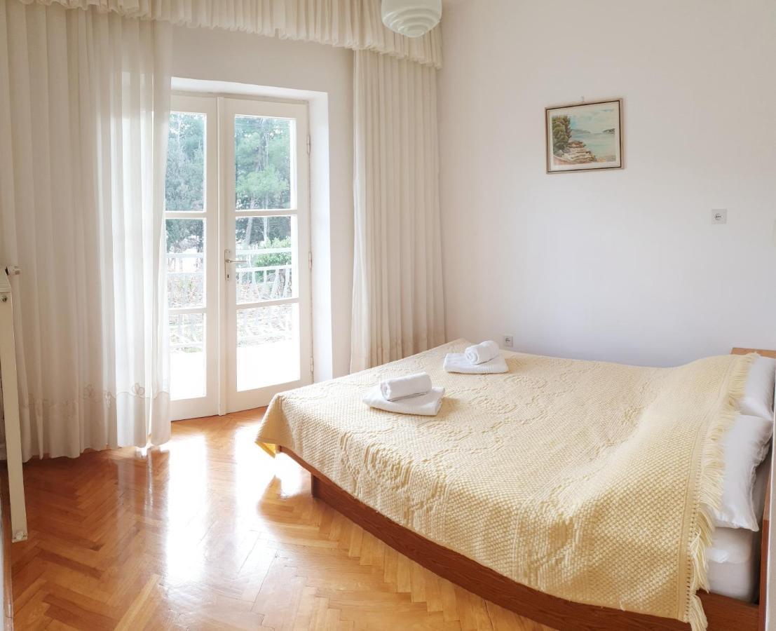 Apartments Lucija Стари Град Екстериор снимка