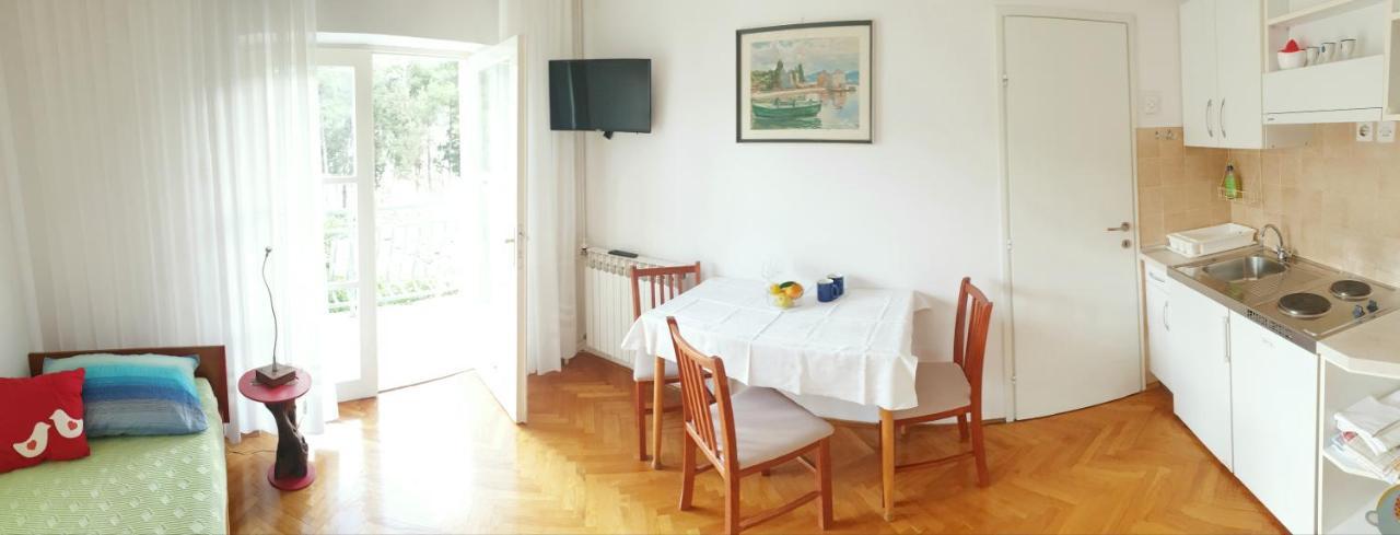 Apartments Lucija Стари Град Екстериор снимка