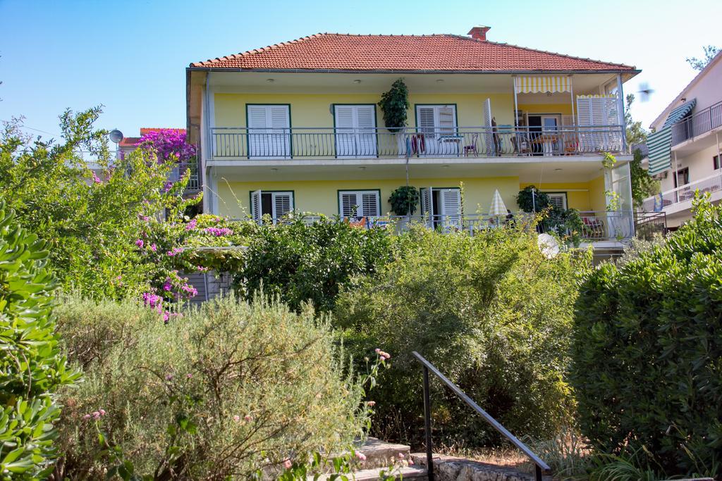 Apartments Lucija Стари Град Екстериор снимка